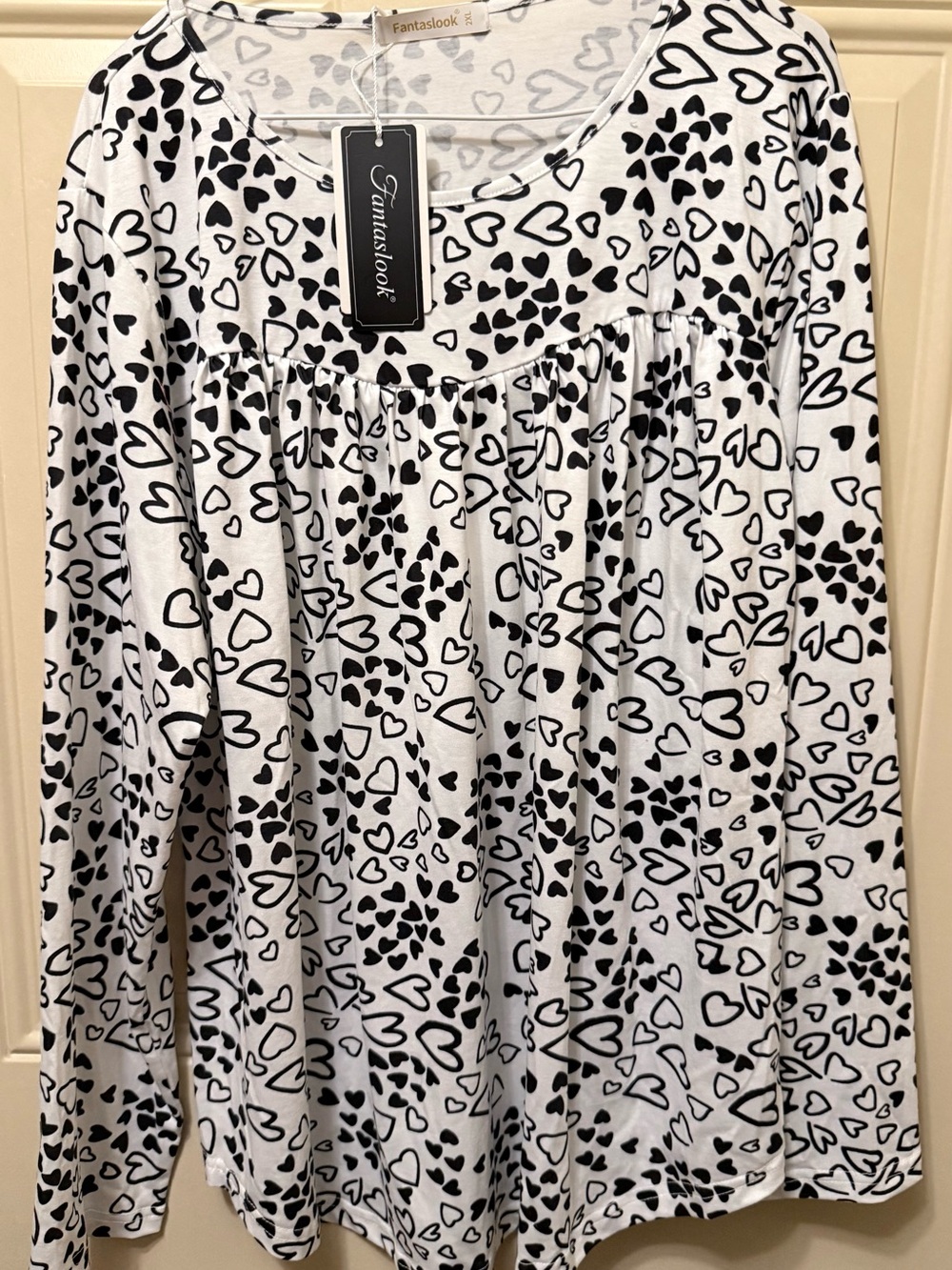 Fantaslook Women’s Black & White Heart-Print Long Sleeve Top Size 2XL